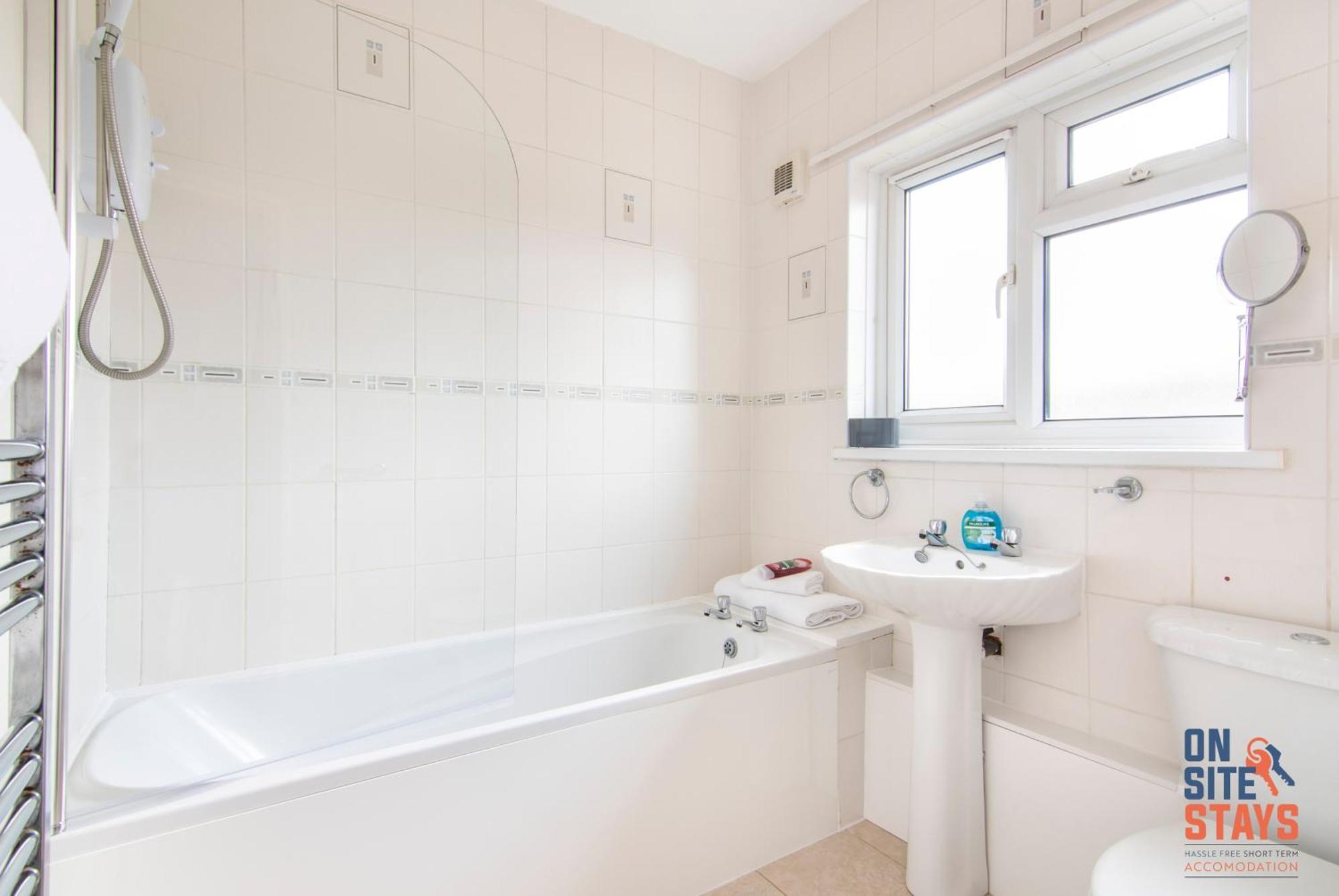 Onsitestays - Cosy 2-Bedroom Apartment With Private Entrance & Long Stay Prices Gravesend Dış mekan fotoğraf
